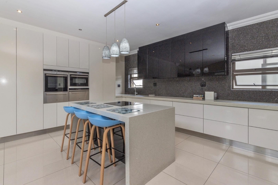 5 Bedroom Property for Sale in Sunset Beach Western Cape